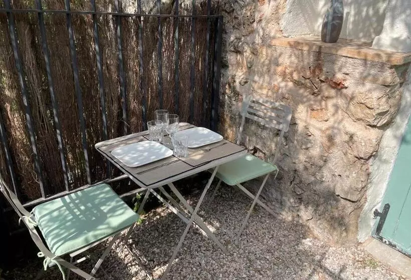 Aamiaismajoitus (B&B) Villa Canzomy