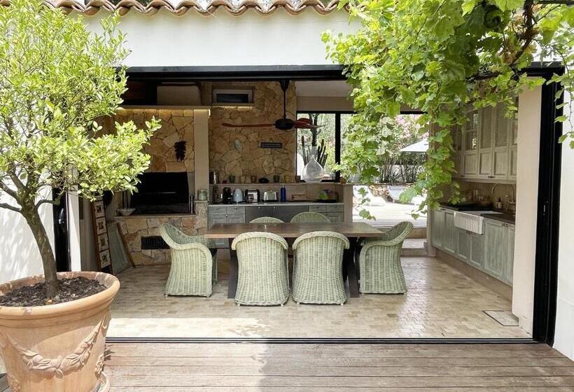 تختخواب و صبحانه Villa Canzomy