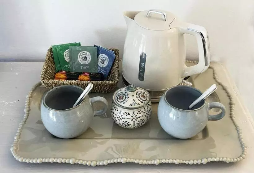 Aamiaismajoitus (B&B) Villa Canzomy