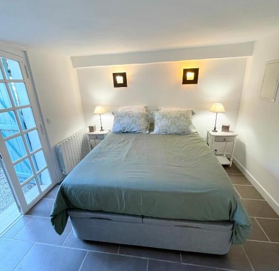 تختخواب و صبحانه Villa Canzomy