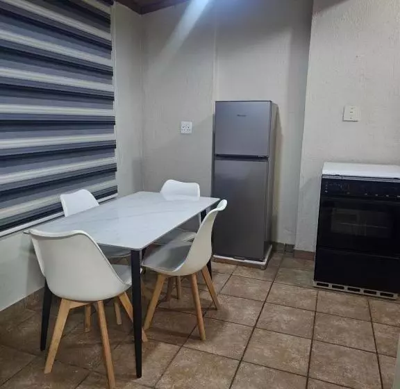 Aamiaismajoitus (B&B) Yello Guest House Graskop