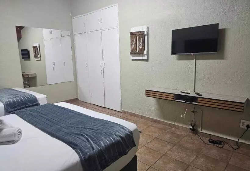 Aamiaismajoitus (B&B) Yello Guest House Graskop