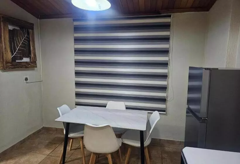 Aamiaismajoitus (B&B) Yello Guest House Graskop