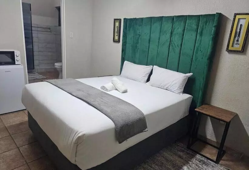 Aamiaismajoitus (B&B) Yello Guest House Graskop