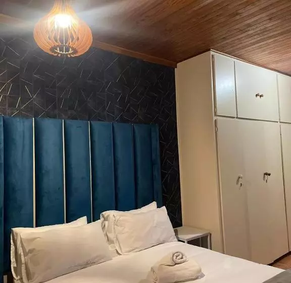 Aamiaismajoitus (B&B) Yello Guest House Graskop