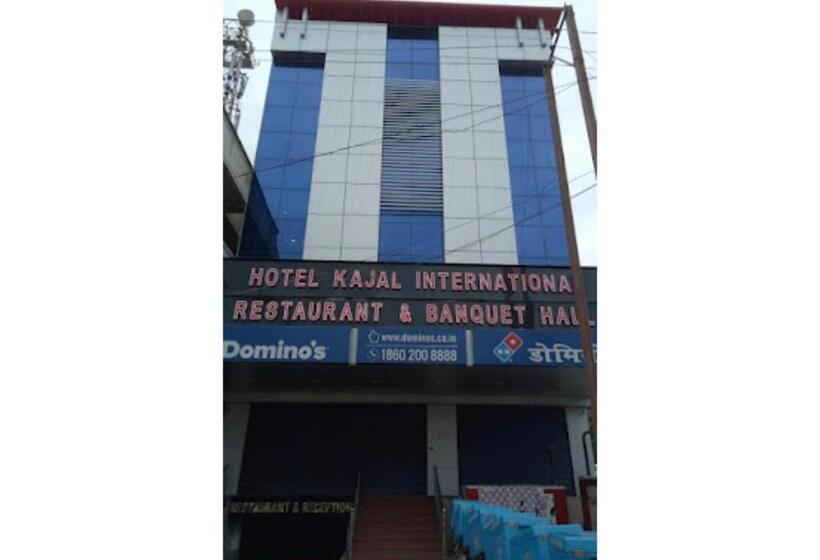 בית מלון כפרי Kajal International Restaurant & Banquet Hall Bihar