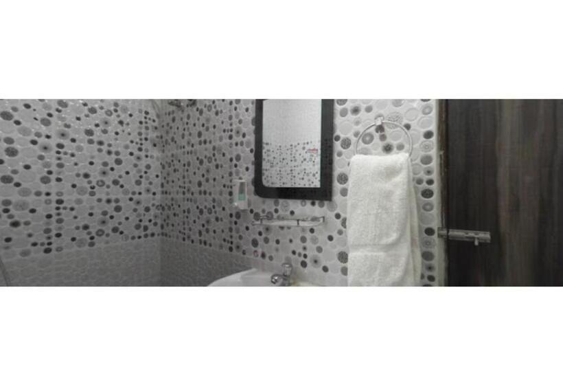 בית מלון כפרי Kajal International Restaurant & Banquet Hall Bihar