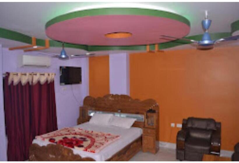 בית מלון כפרי Kajal International Restaurant & Banquet Hall Bihar