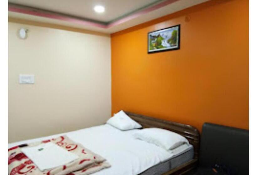 בית מלון כפרי Kajal International Restaurant & Banquet Hall Bihar