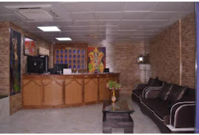 בית מלון כפרי Kajal International Restaurant & Banquet Hall Bihar