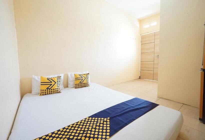 호텔 Oyo 93300 Homestay Puri Anggrek Syariah Wage