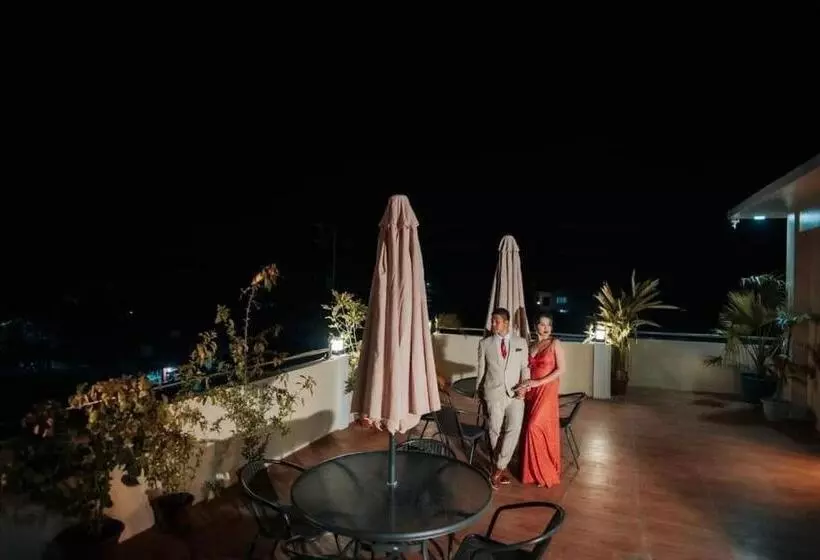 هتل Rich Vania Suites