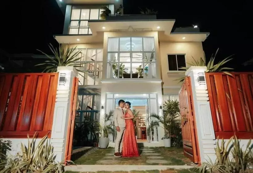 هتل Rich Vania Suites