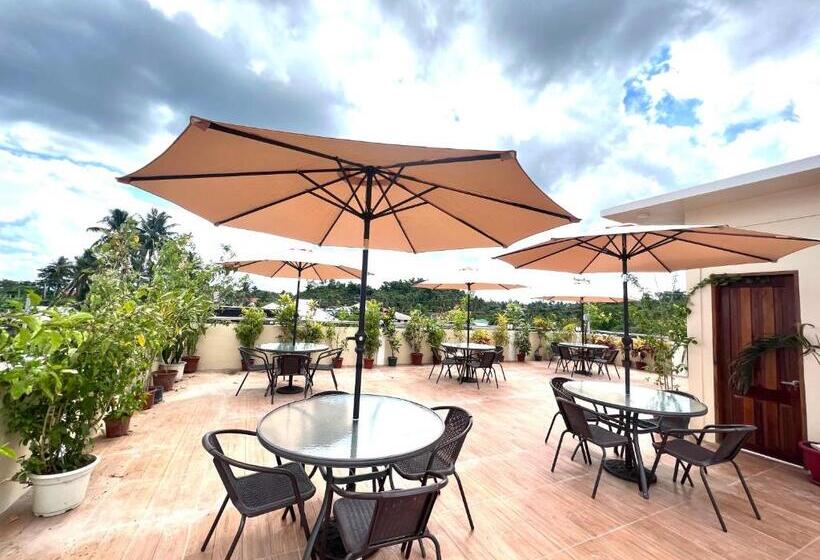 هتل Rich Vania Suites