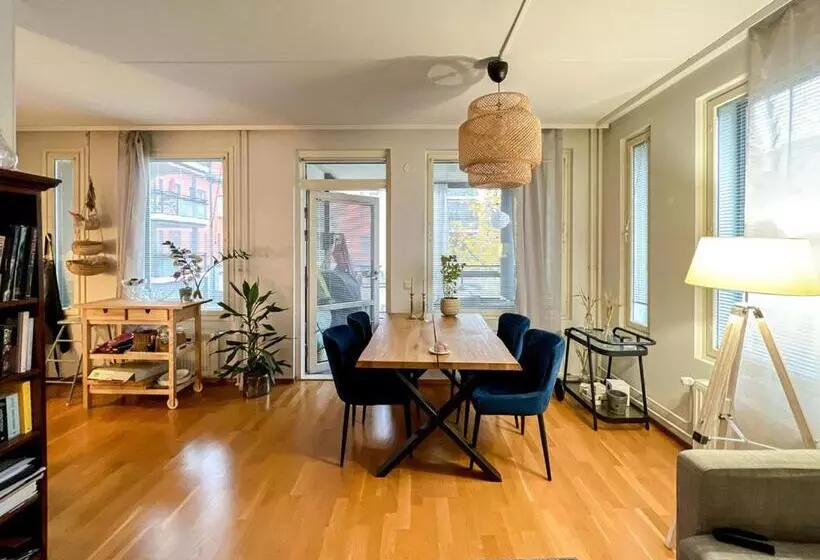Hotelli Tilava Ja Viihtyisä Asunto, Helsinki; Paras Naapurusto