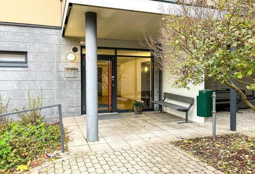 בית מלון כפרי Tilava Ja Viihtyisä Asunto, Helsinki; Paras Naapurusto