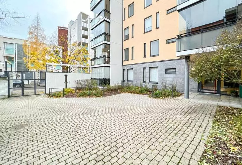 Hotelli Tilava Ja Viihtyisä Asunto, Helsinki; Paras Naapurusto