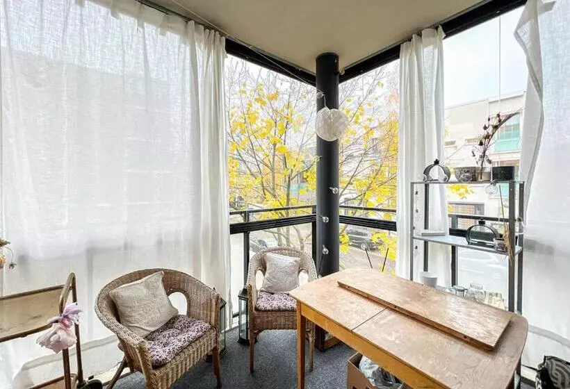 Hotelli Tilava Ja Viihtyisä Asunto, Helsinki; Paras Naapurusto