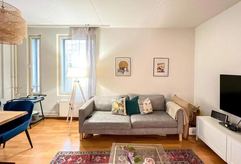 בית מלון כפרי Tilava Ja Viihtyisä Asunto, Helsinki; Paras Naapurusto