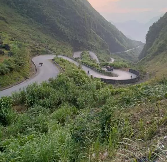 هتل Viet Hung Hostel Motorbikes