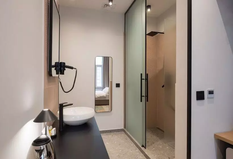 پانسیون Hop Inn Rooms & Suites
