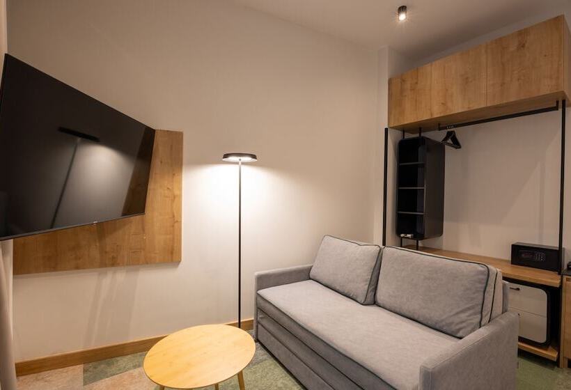 پانسیون Hop Inn Rooms & Suites