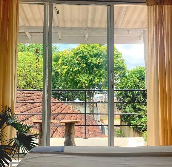 膳宿费 Salty Fish Mirissa