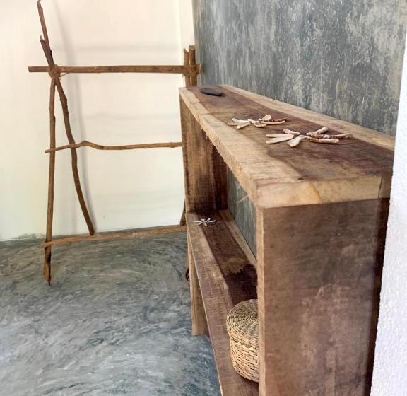 膳宿费 Salty Fish Mirissa