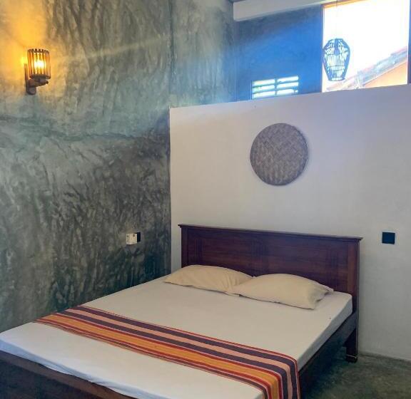 膳宿费 Salty Fish Mirissa