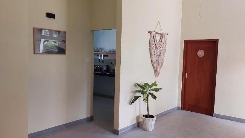 פנסיון The Native Weligama