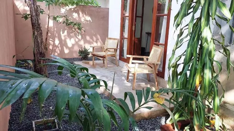 ペンション The Native Weligama