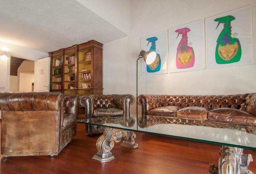 Pension (Hôtel basse catégorie) Umbrian Concierge   Duomo Accommodations