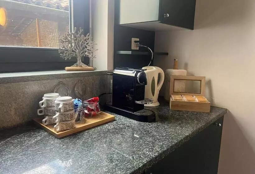 Majatalo Yellow House Guest House