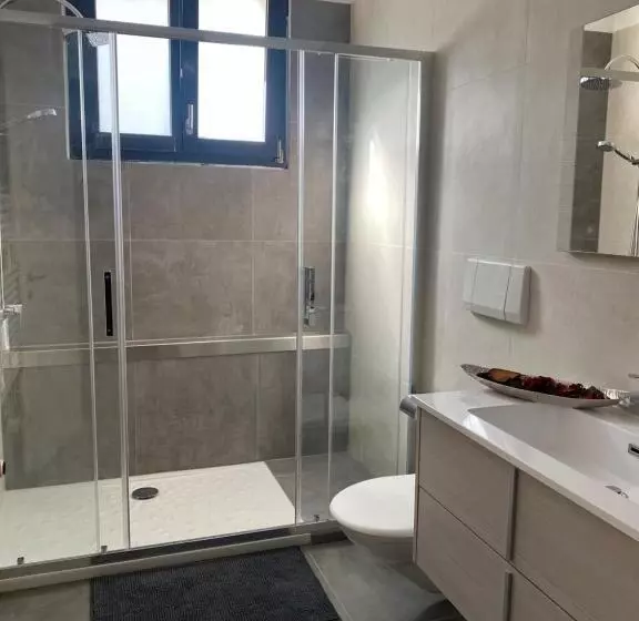 Majatalo Yellow House Guest House