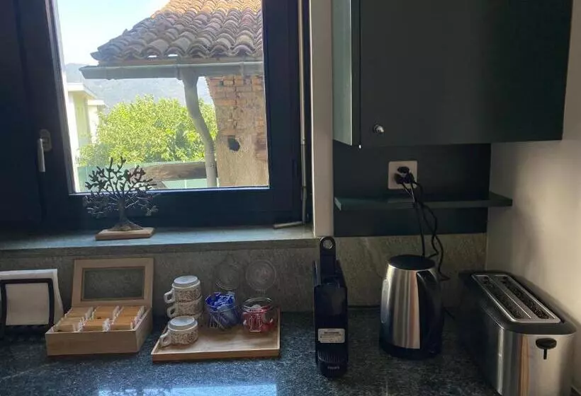 Majatalo Yellow House Guest House