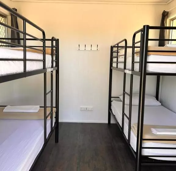 Retkeilymaja Kangarooms Noosa Everglades Yha