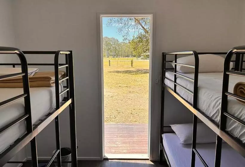 Retkeilymaja Kangarooms Noosa Everglades Yha