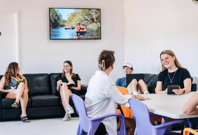 Retkeilymaja Kangarooms Noosa Everglades Yha