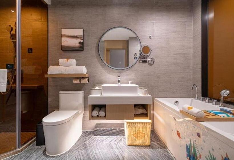 Atour Hotel Shenzhen Luohu Vientiane City