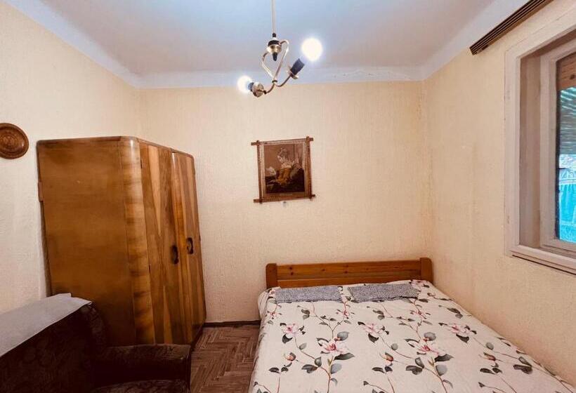 تختخواب و صبحانه Eagle House