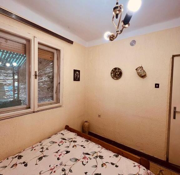 تختخواب و صبحانه Eagle House