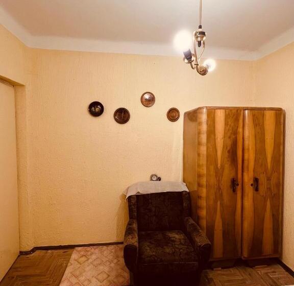 تختخواب و صبحانه Eagle House