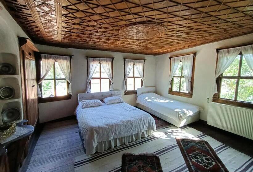 Bed and Breakfast Hacı şakirler Konağı