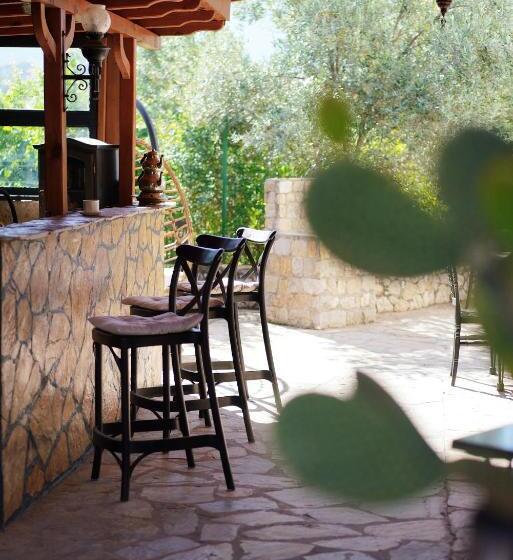 تختخواب و صبحانه Lb Boutique