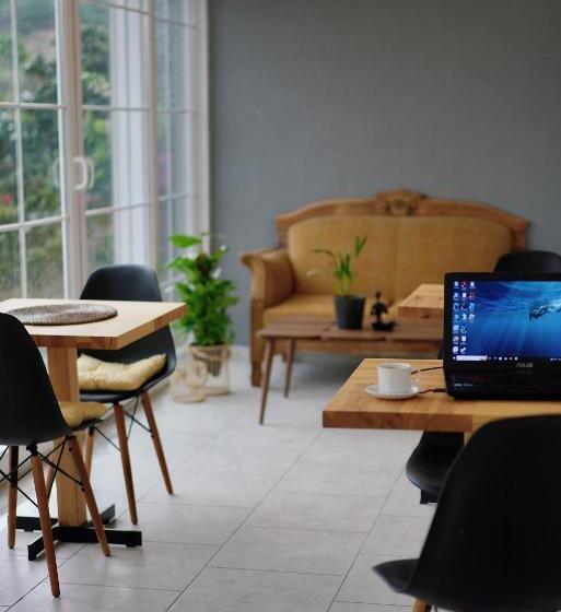 تختخواب و صبحانه Lb Boutique