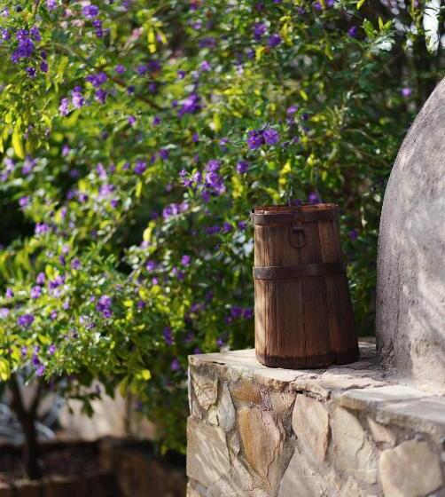 تختخواب و صبحانه Lb Boutique