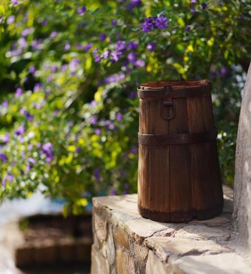 تختخواب و صبحانه Lb Boutique