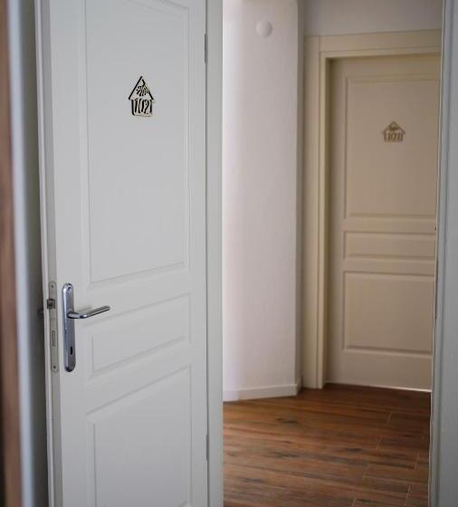 تختخواب و صبحانه Lb Boutique