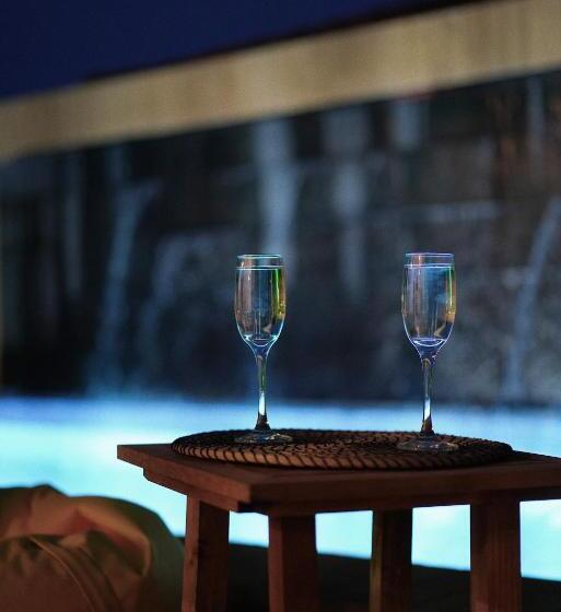 تختخواب و صبحانه Lb Boutique