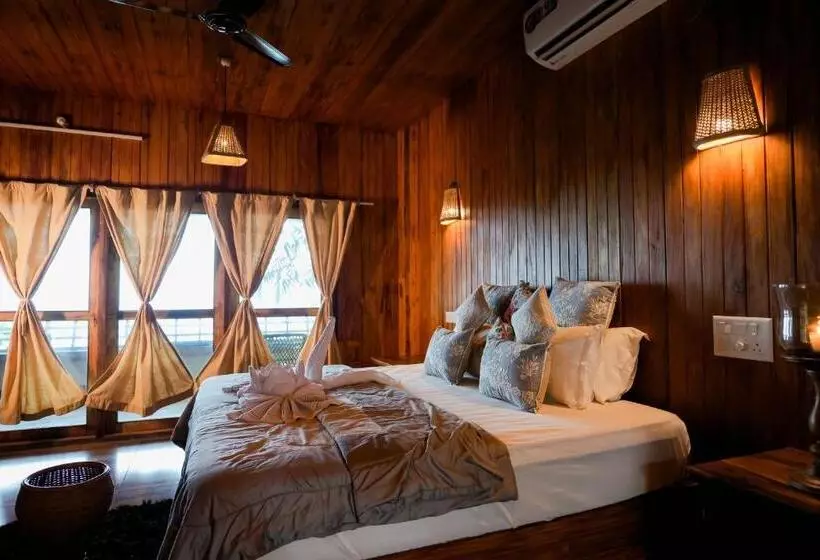 Driftwood Beach Resort